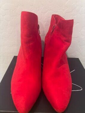 Red Pointed Toe Ankle Boots Chunky Heel Side Zip Size 8 LIke New